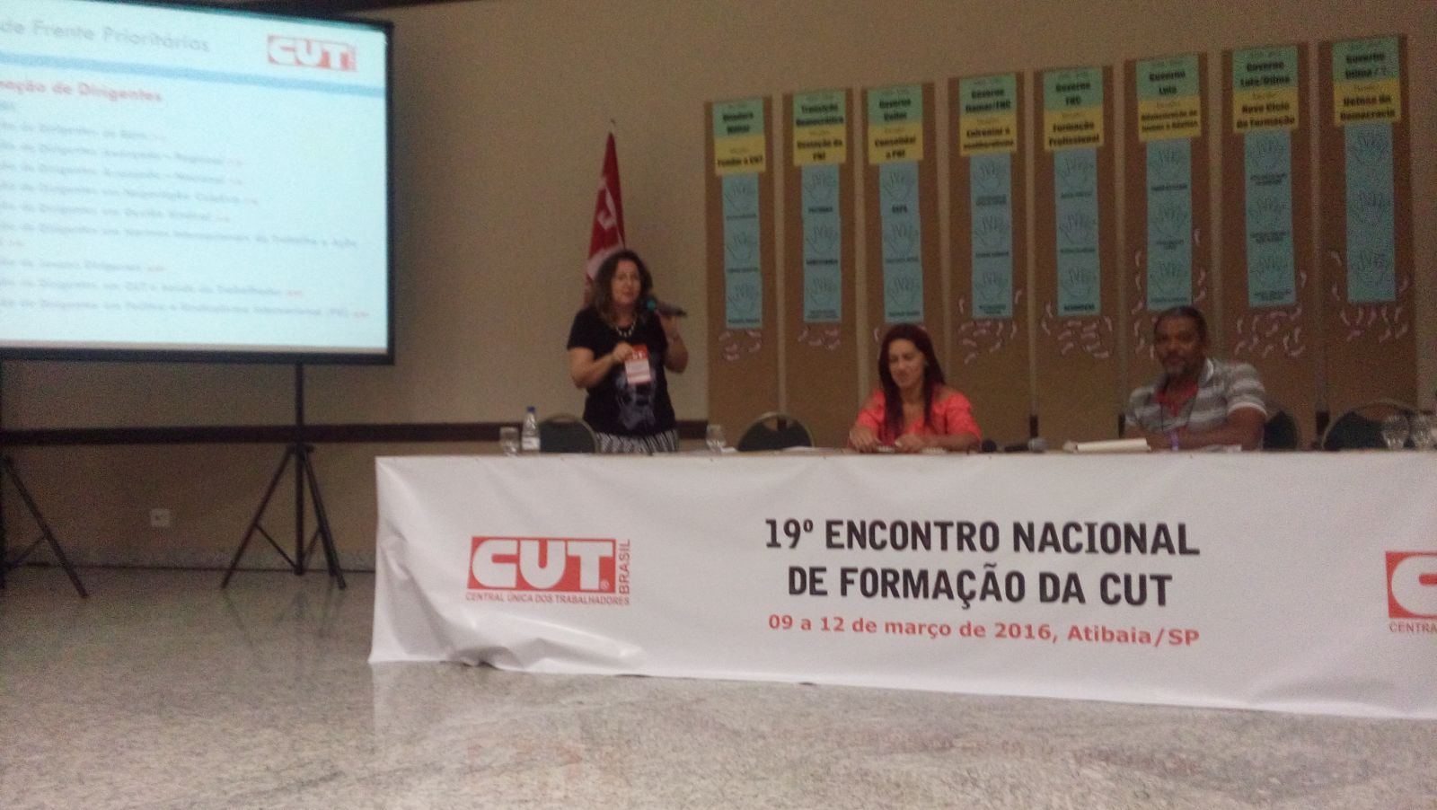 Mesa sobre Diretrizes da PNF para o mandato. Da esquerda para a direita: Rosane Bertotti, Edjane Rodrigues e Adilson Pereira.